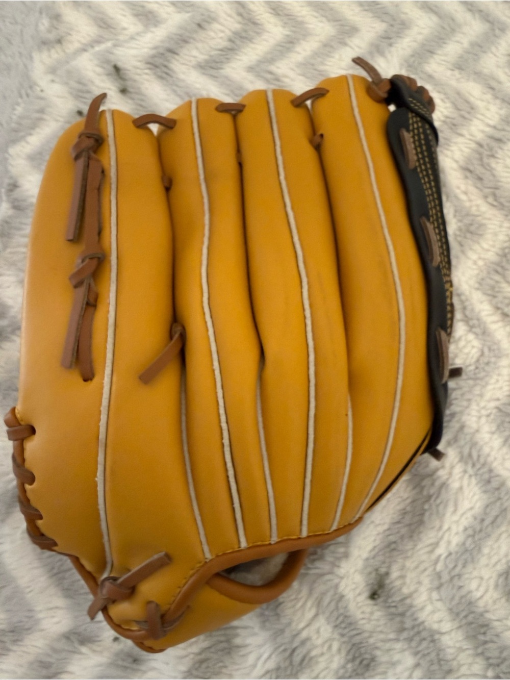 Franklin Mint Tan and Brown Leather Baseball Glove